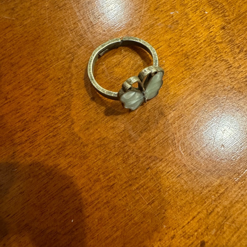 Elegant Silver Butterfly Ring